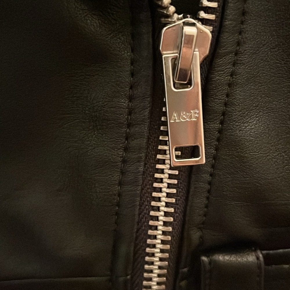 🏴‍☠️Abercrombie & Fitch - Vegan Leather Moto Jacket - XXS NWT! - Picture 5 of 9